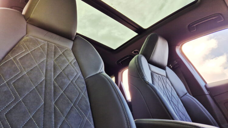 Audi Q4 met zwart leder en suede