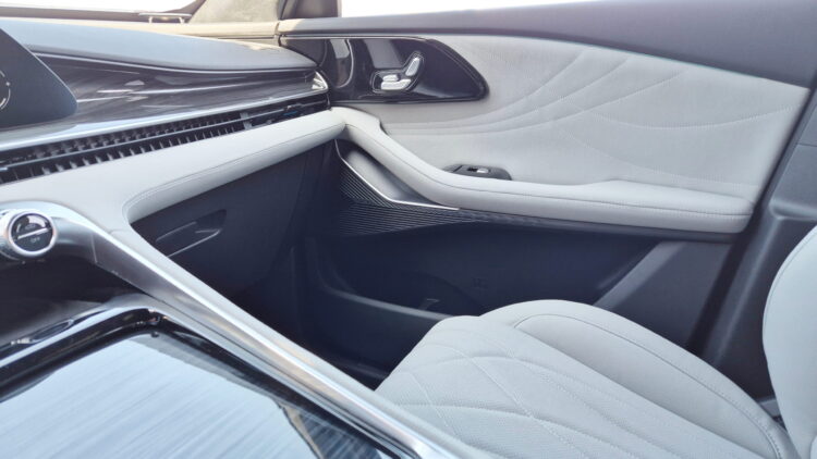 Omoda 9 Alba Eco-leather titanium grijs interieur
