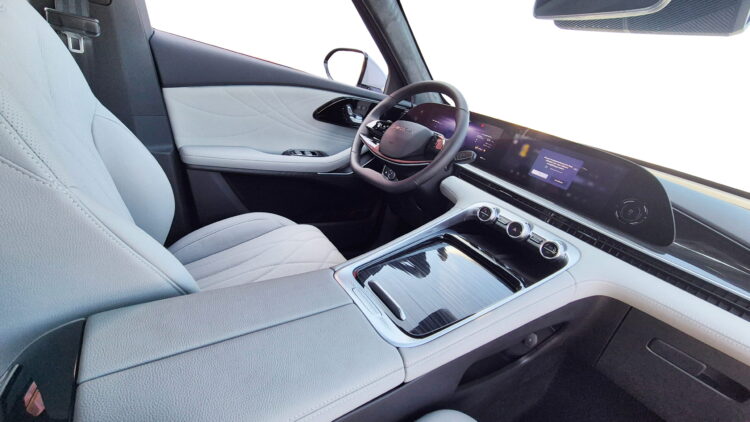 Omoda 9 Alba Eco-leather titanium grijs interieur