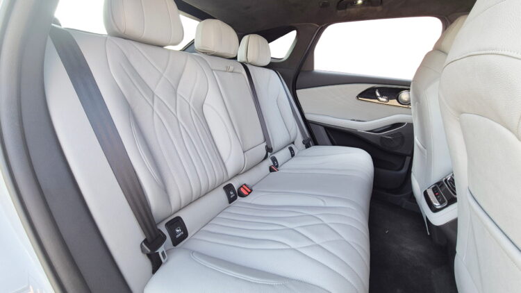 Omoda 9 Alba Eco-leather titanium grijs interieur