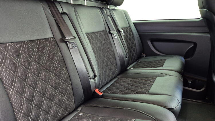 Lederinbouw Mercedes Vito met eco leder en suede + hemel.