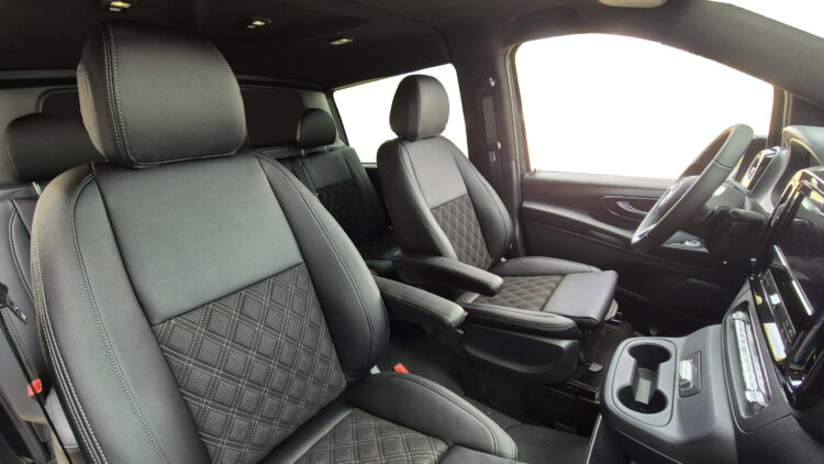 Lederinbouw Mercedes Vito met eco leder en suede + hemel.