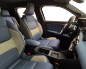 Nissan Micra met leder Ocean blue en titanium grijs.